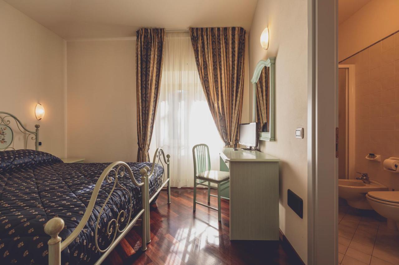 Albergo Ristorante Pasqui Rocca San Casciano Exterior photo